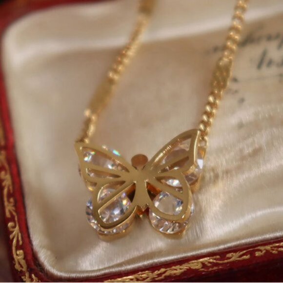 NEW 18K Gold Plated Diamond Butterfly Necklace - Picture 1 of 8